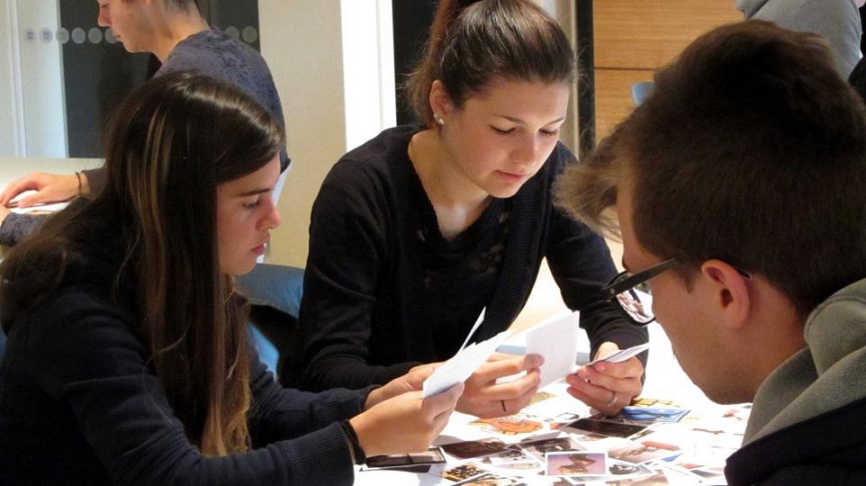 Studenti al lavoro durante questo laboratorio sull'arte africana, e contemporanea