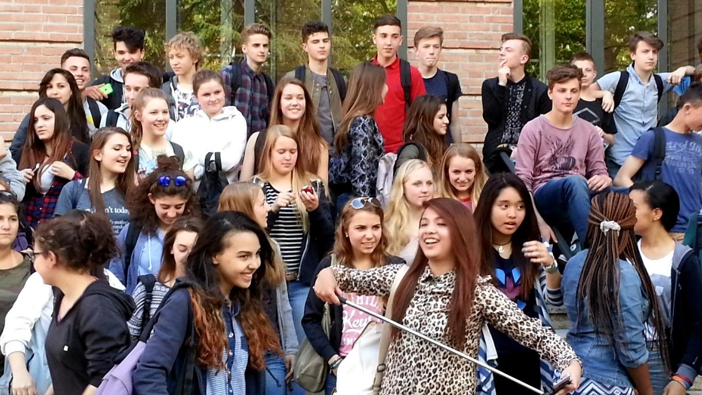Gruppo dall'Olanda davanti al museo, con il selfie-stick... very important!
