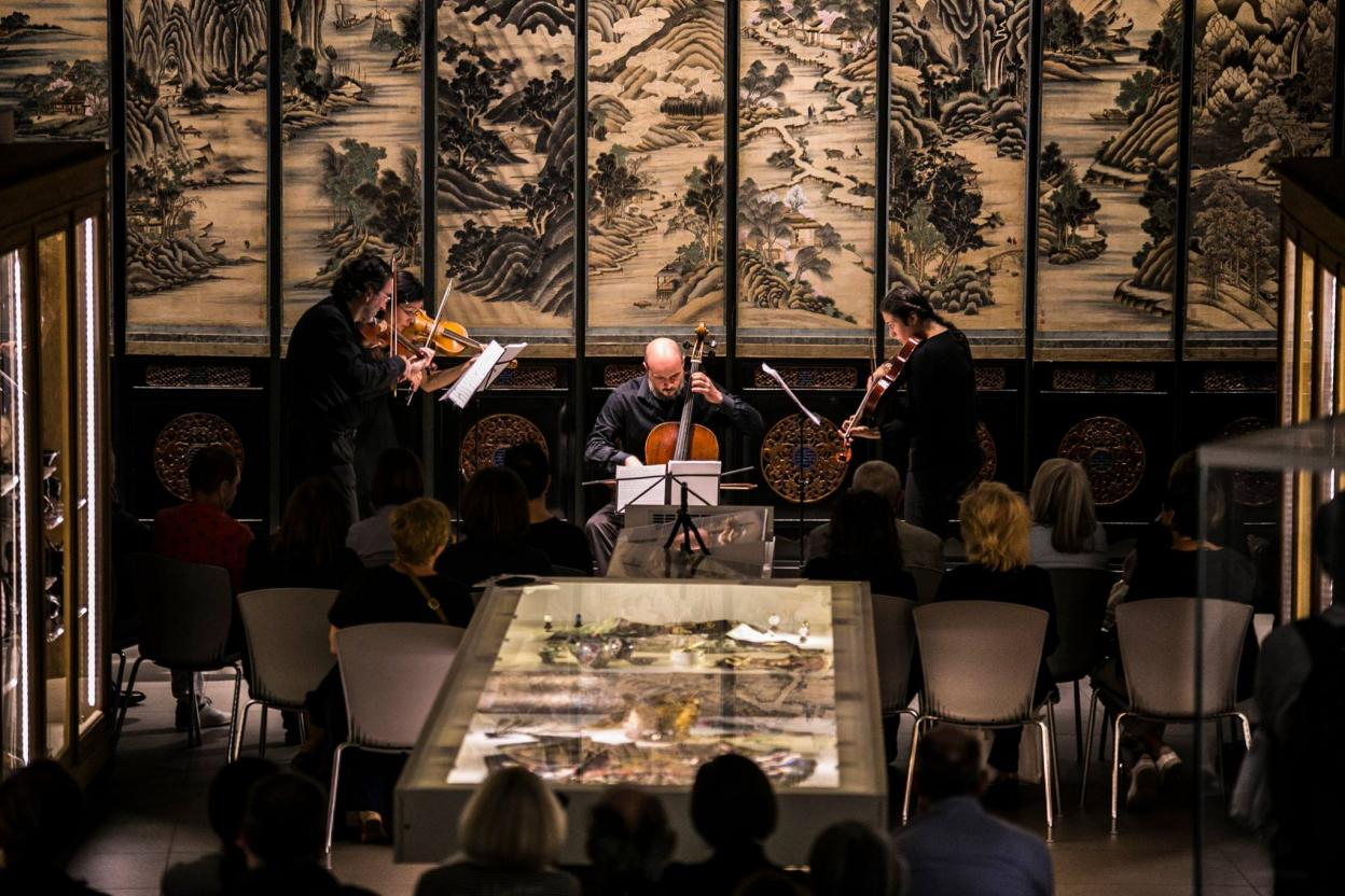 Lo spettacolo "Il Suono Verdiano" davanti al Paravento Cinese, nelle serate del Festival Verdi Off, con il quartetto d'archi del Laboratorio Suono Verdiano e la soprano Elenoora Rossi (Foto Antonio Pupa)