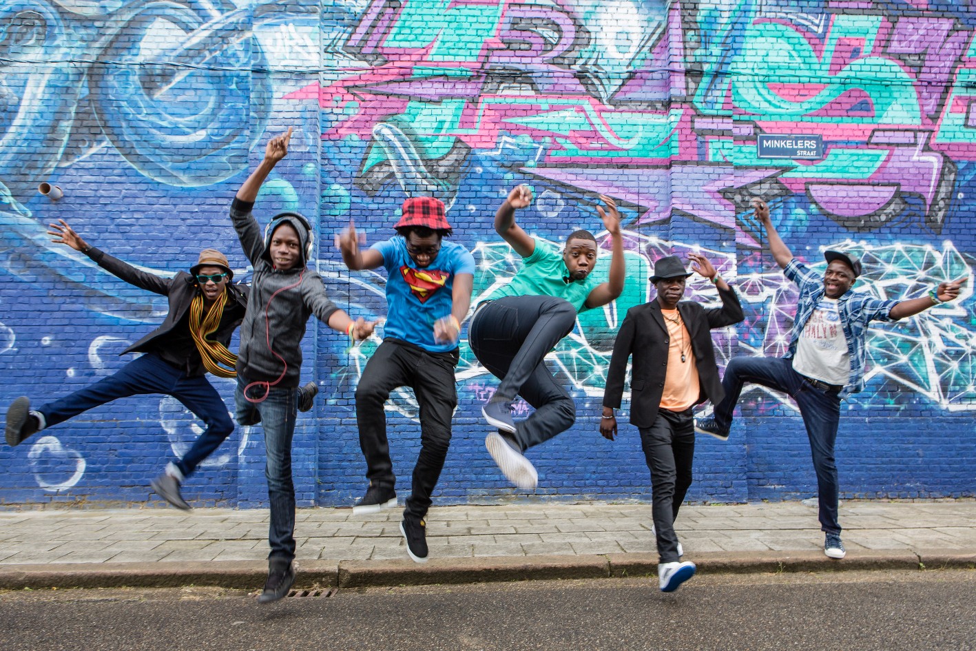 Gruppo musicale MOKOOMBA con il suo stile afro-fusion elettronico, incursioni reggae, funk e rap, e il cantante ivoriano BONI GNAHORÉ.