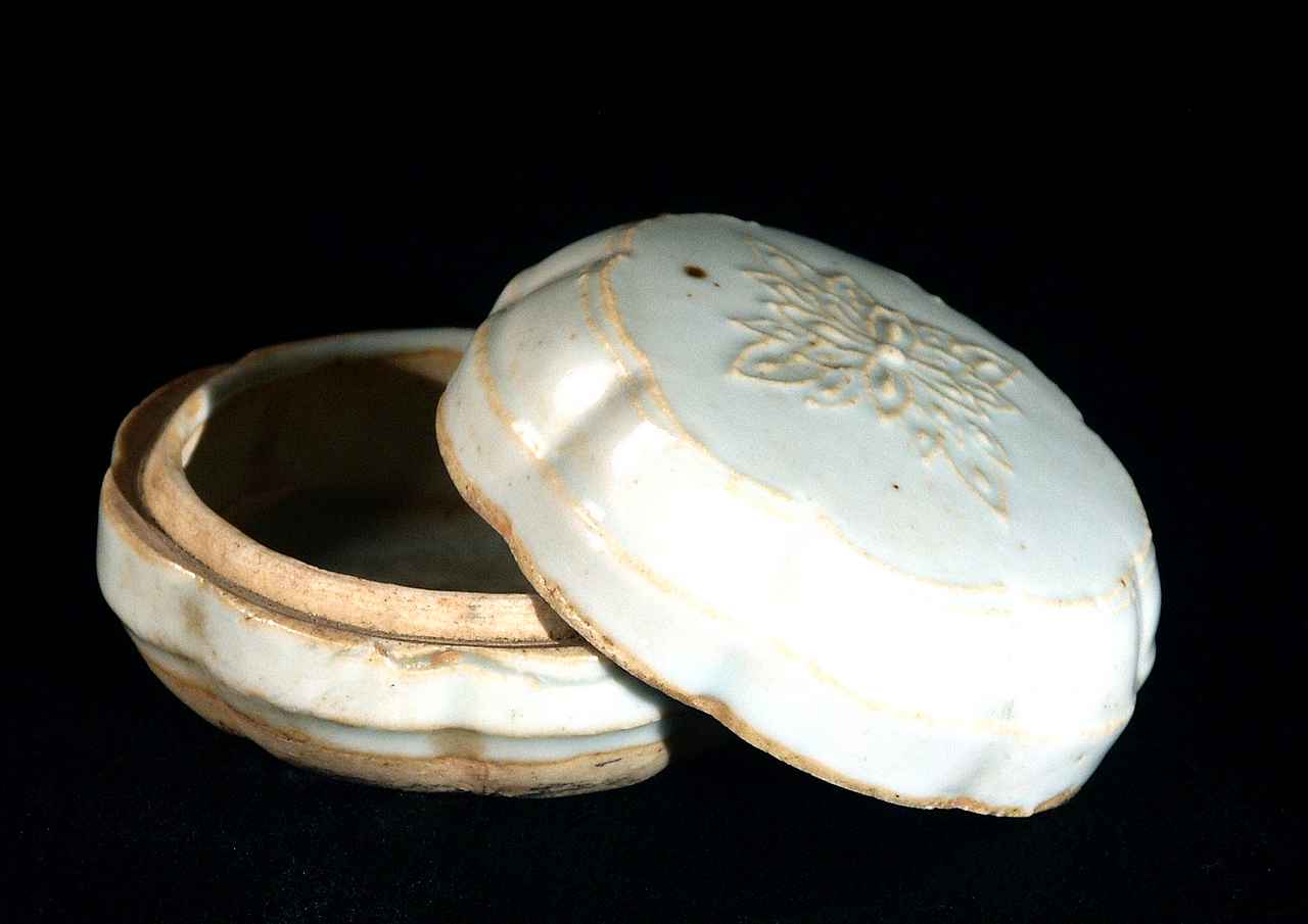 Scatola polilobata con coperchio