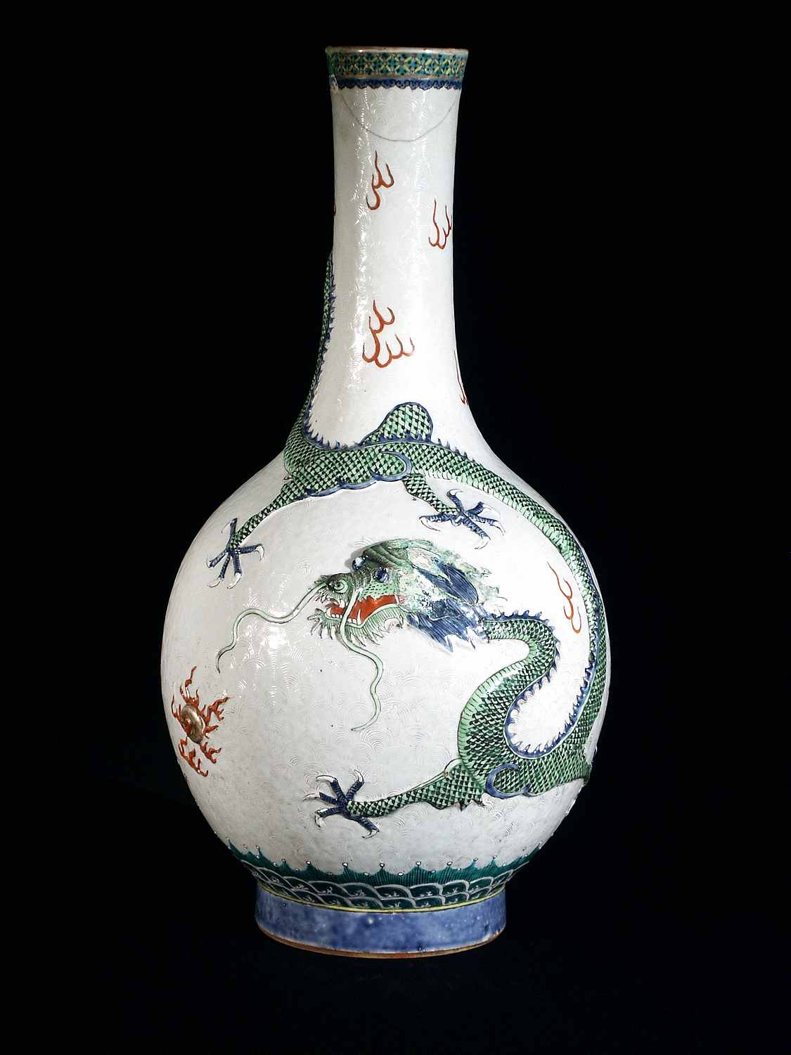 Vaso con decorazione a rilievo
