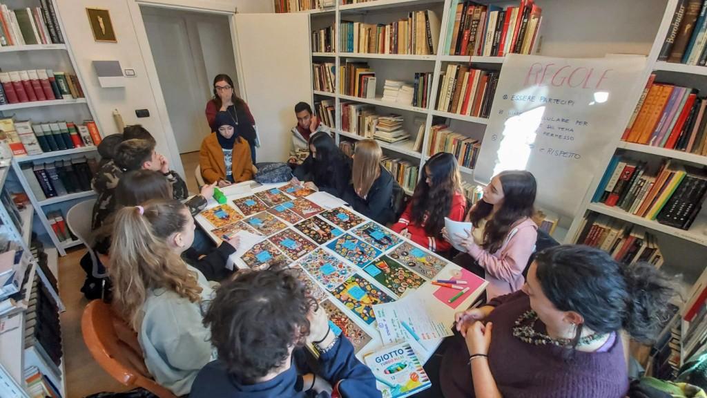 FORMAZIONE INIZIALE - La sala consultazione presa d'assedio