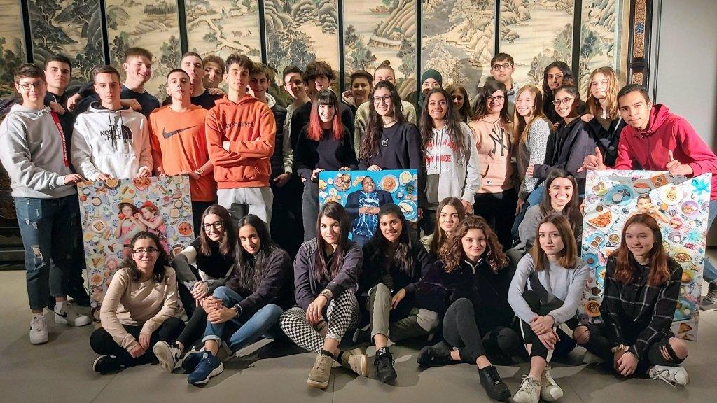 FOTO DI GRUPPO - Questa volta, gli studenti dell'ITIS San Secondo davanti al Paravento Cinese