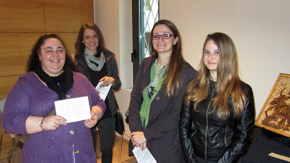 Un gruppo contento di amiche