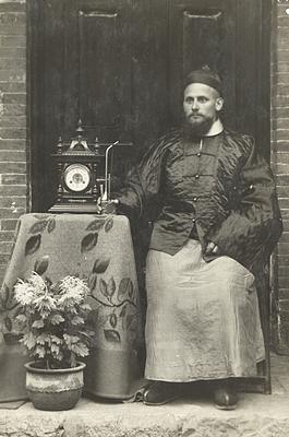 Padre Giovanni Bonardi, in abito cinese
