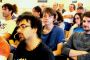 Alcuni giovani studenti partecipano alla conferenza sulla Via della Seta