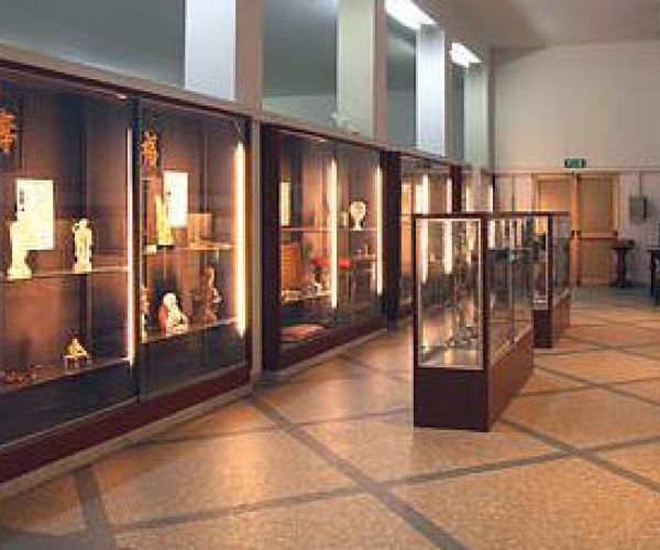 Il museo sistemato nel salone seminterrato della Casa Madre a Parma (1998-2010)